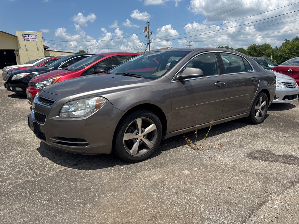 2011 Chevrolet Malibu Image 2