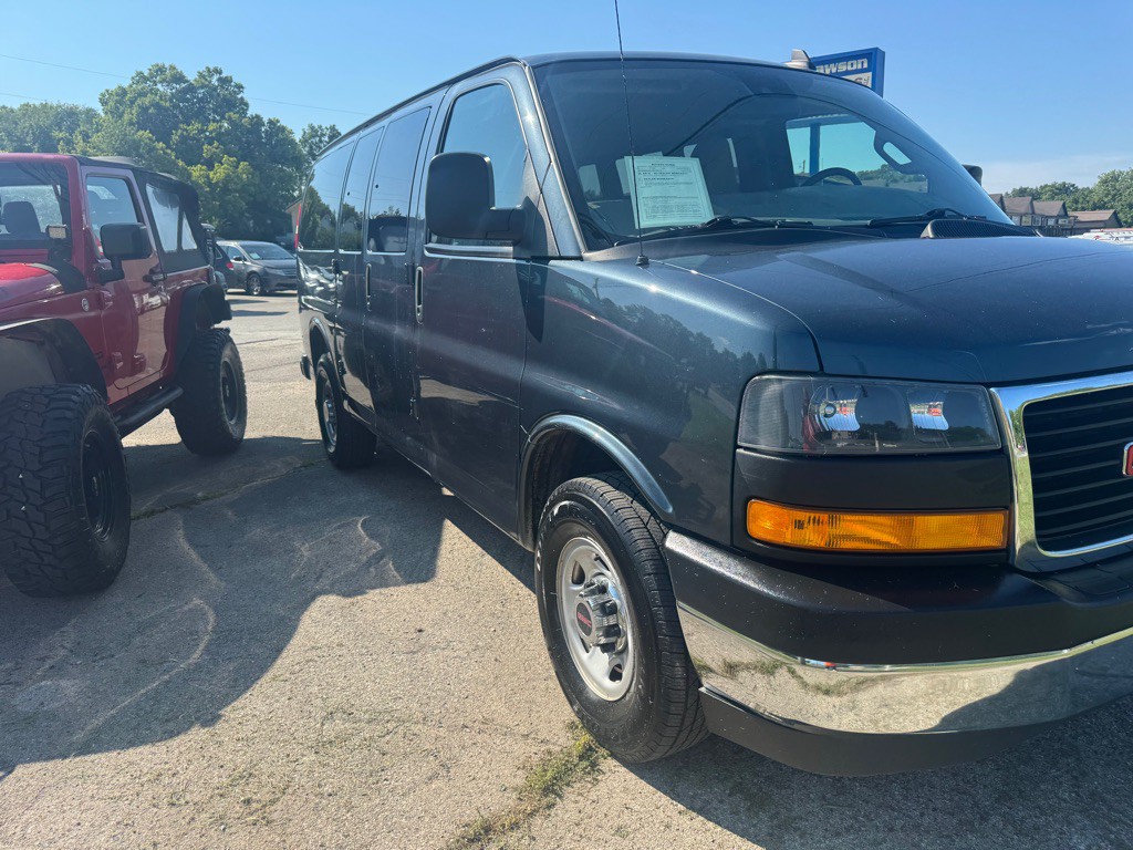 2020 GMC Savana Image 2