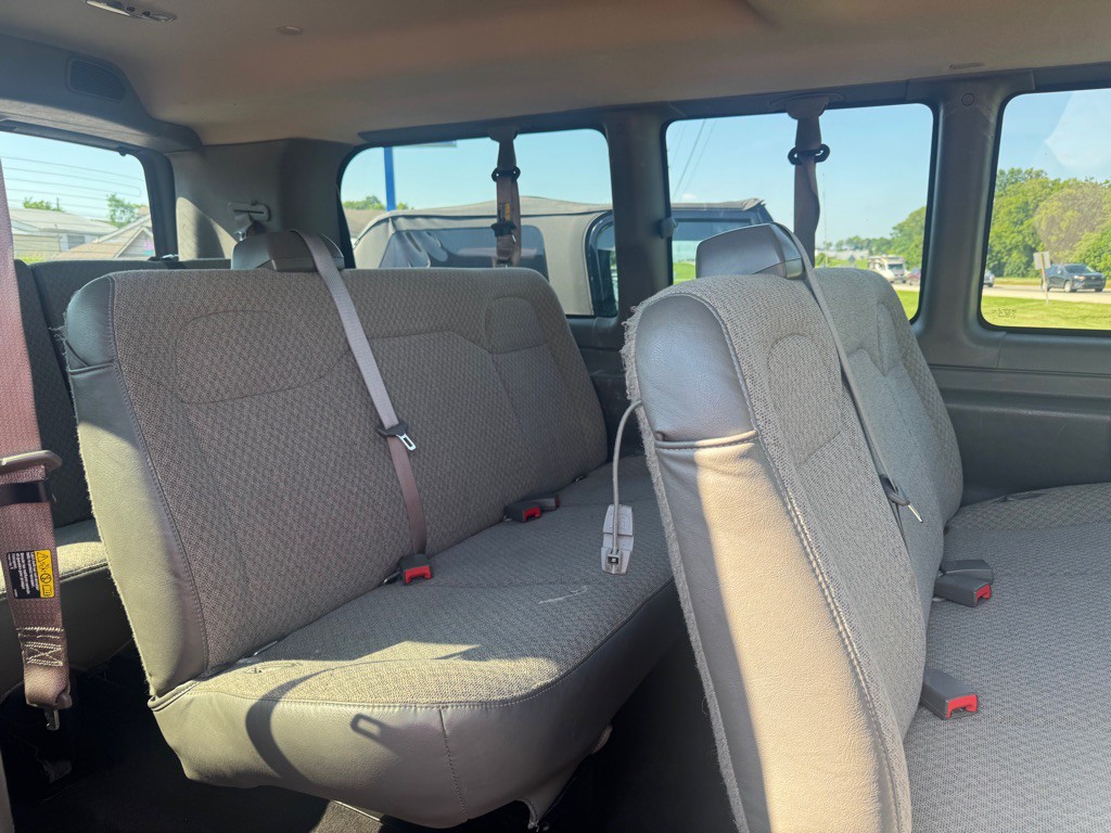 2020 GMC Savana Image 6