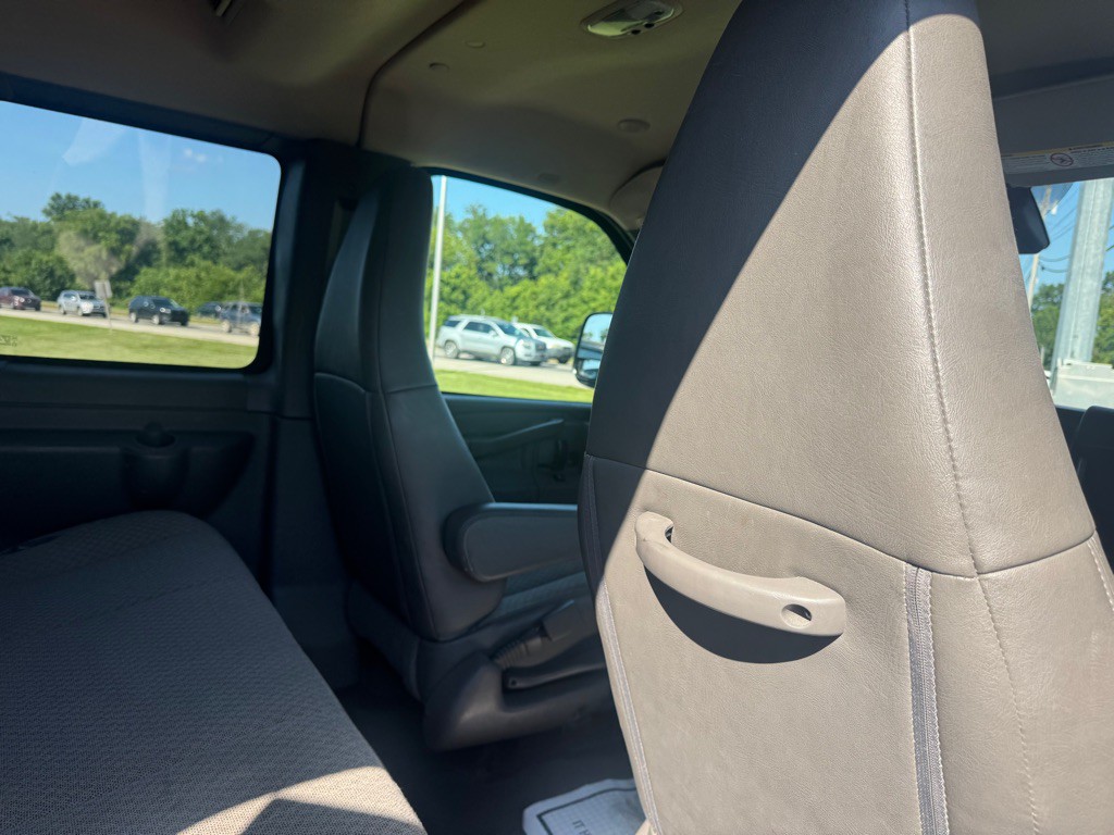 2020 GMC Savana Image 8