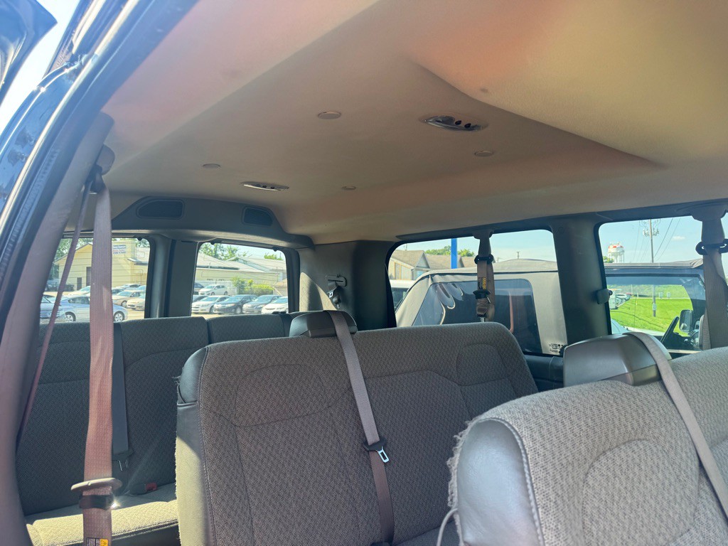 2020 GMC Savana Image 9