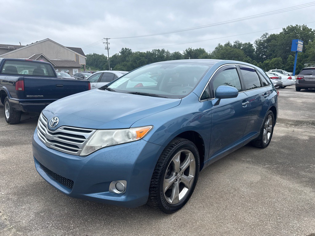 2011 Toyota Venza Image 2