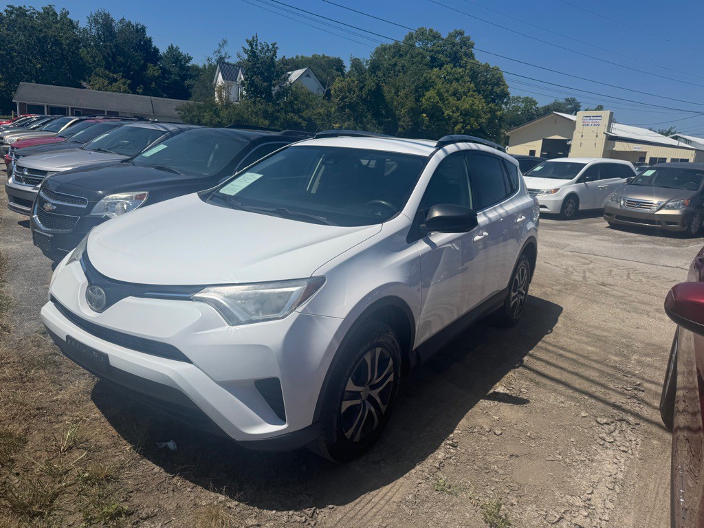 2017 Toyota Rav4 Image 2