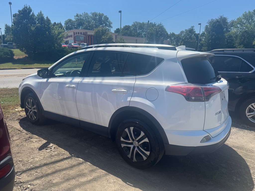 2017 Toyota Rav4 Image 4