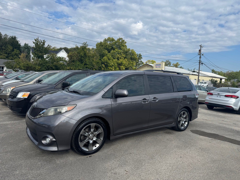 2012 Toyota Sienna Image 1