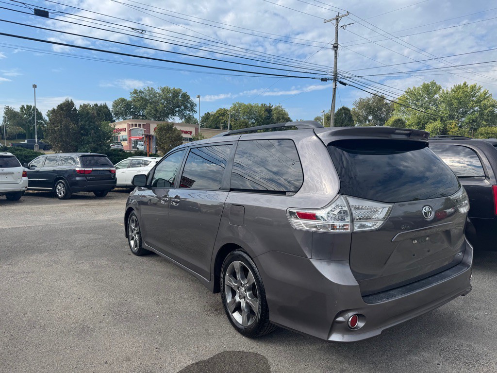 2012 Toyota Sienna Image 5
