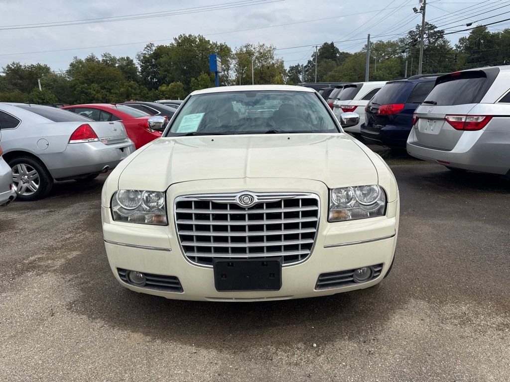 2010 Chrysler 300 Image 2