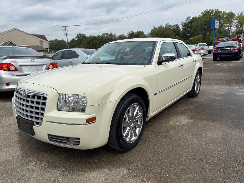 2010 Chrysler 300 Image 3