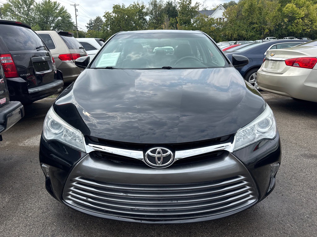 2017 Toyota Camry Image 2