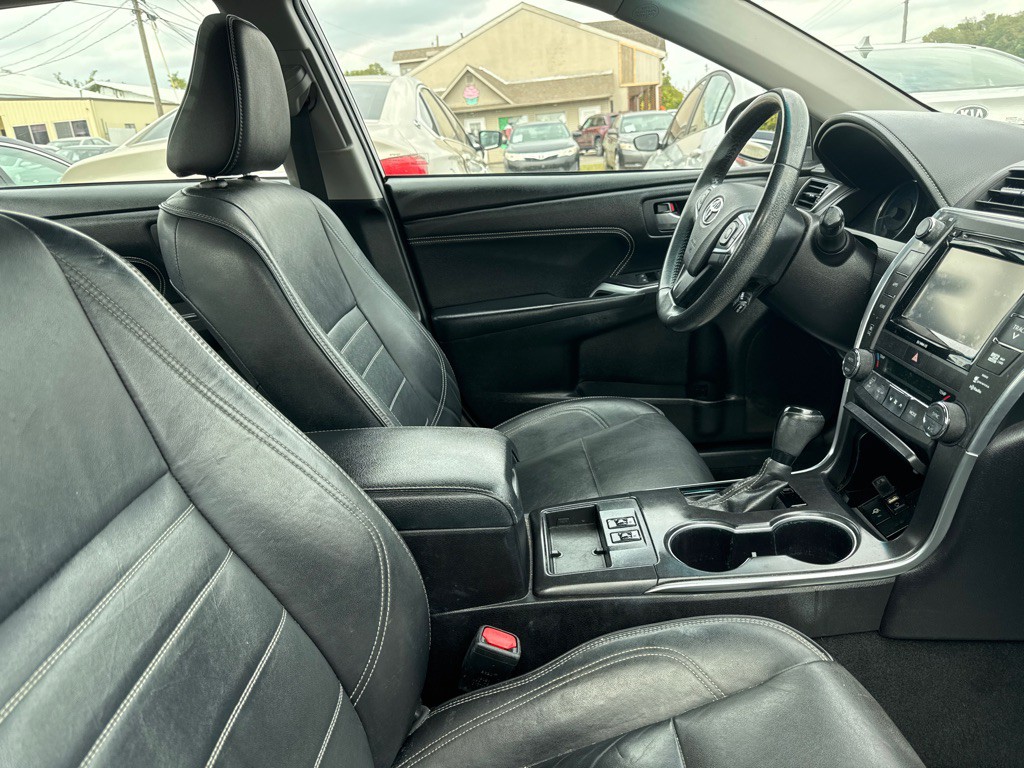 2017 Toyota Camry Image 4