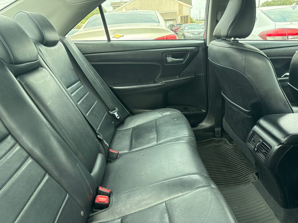 2017 Toyota Camry Image 5
