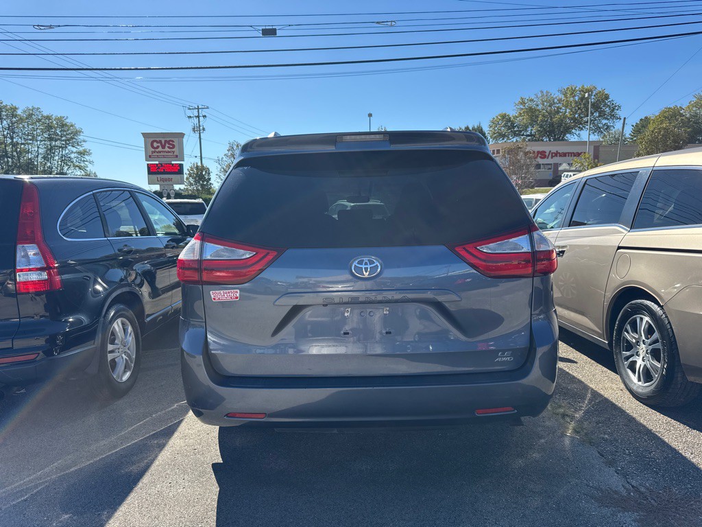 2015 Toyota Sienna Image 4