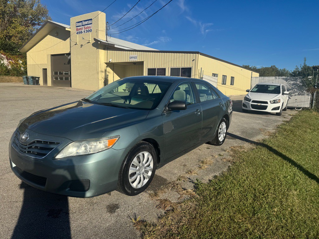 2010 Toyota Camry Image 2