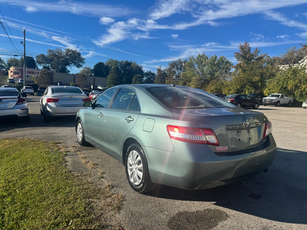 2010 Toyota Camry Image 3