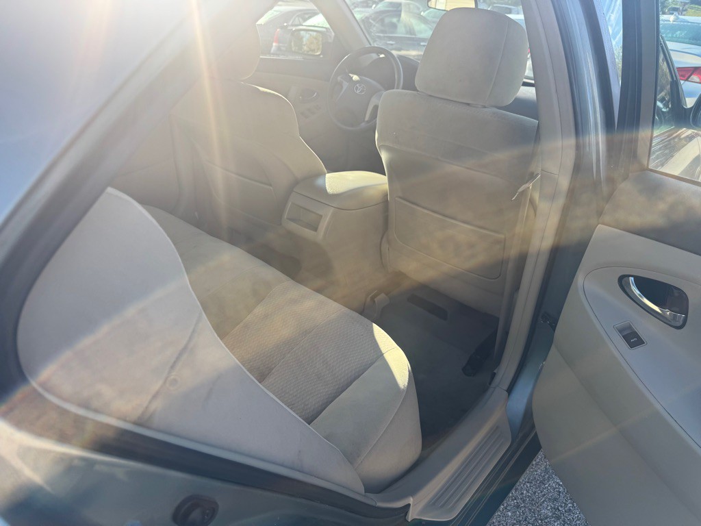2010 Toyota Camry Image 8