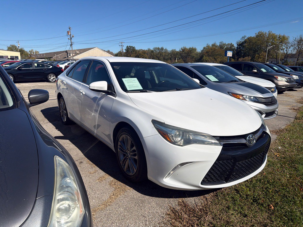 2016 Toyota Camry Image 2