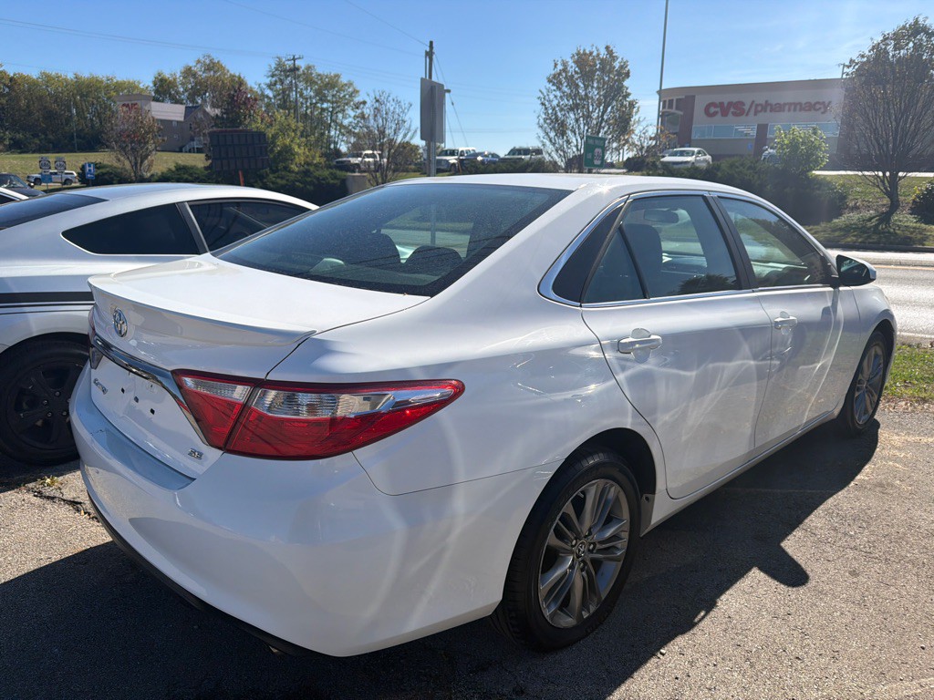 2016 Toyota Camry Image 3
