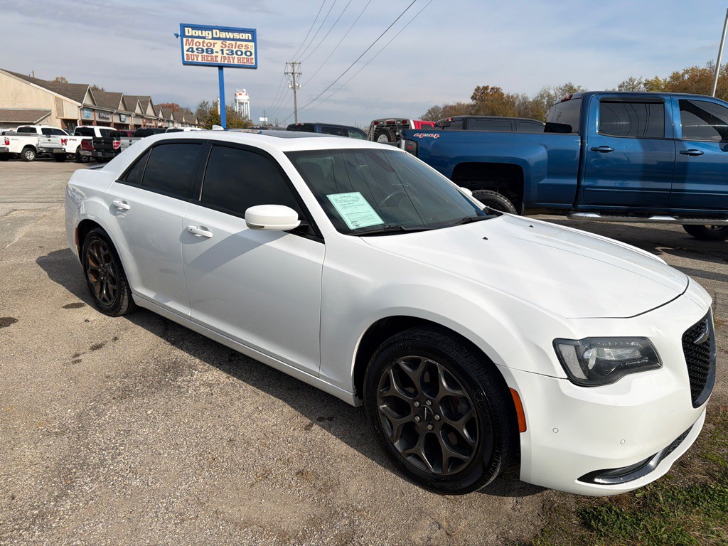2015 Chrysler 300 Image 2