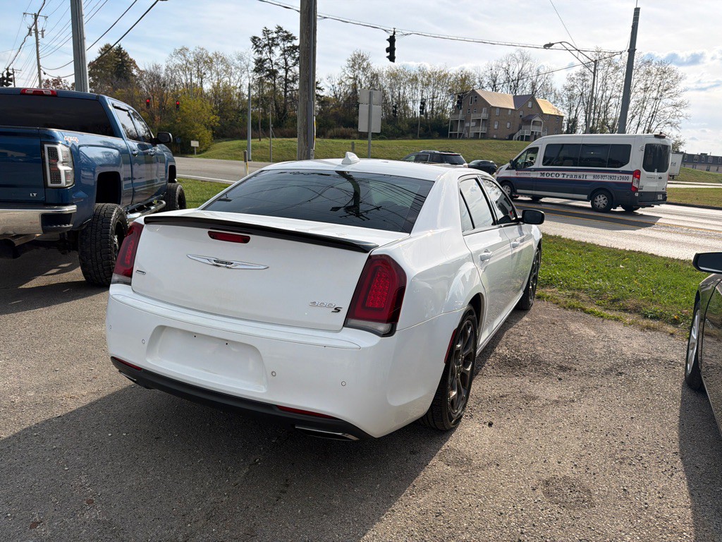 2015 Chrysler 300 Image 3