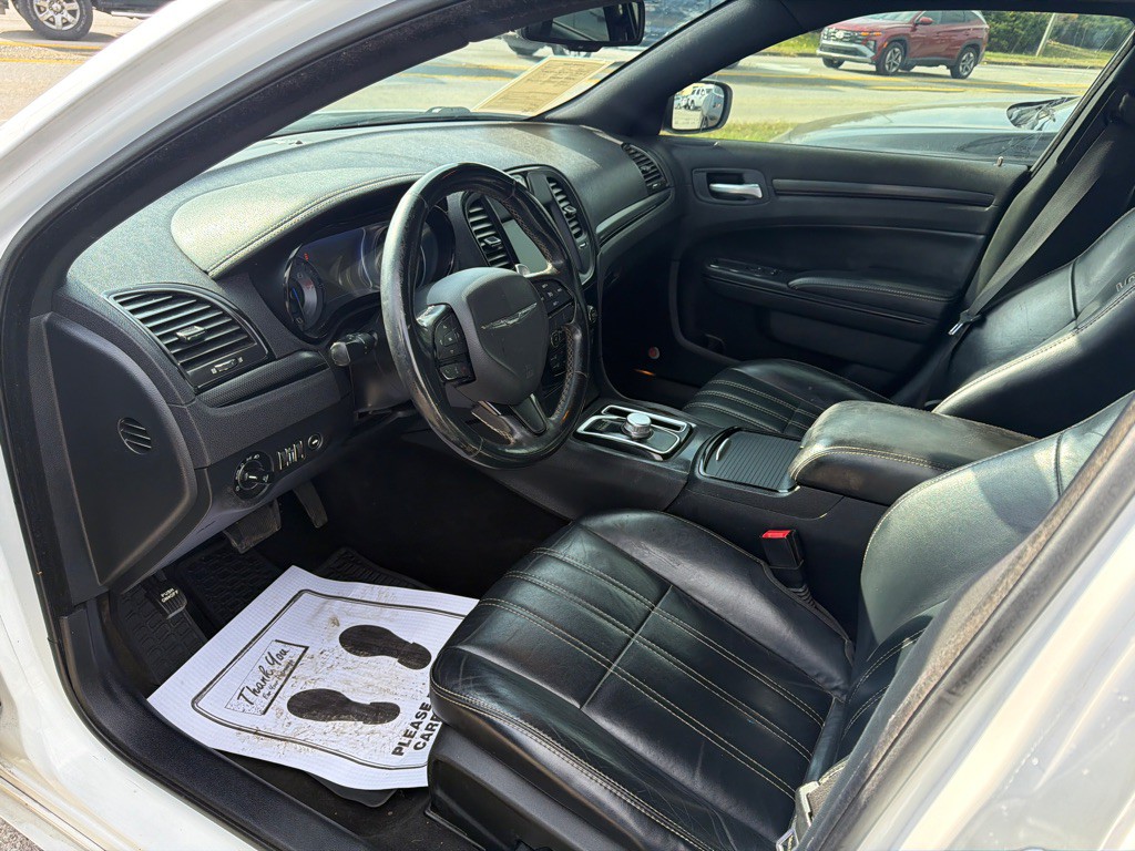 2015 Chrysler 300 Image 5