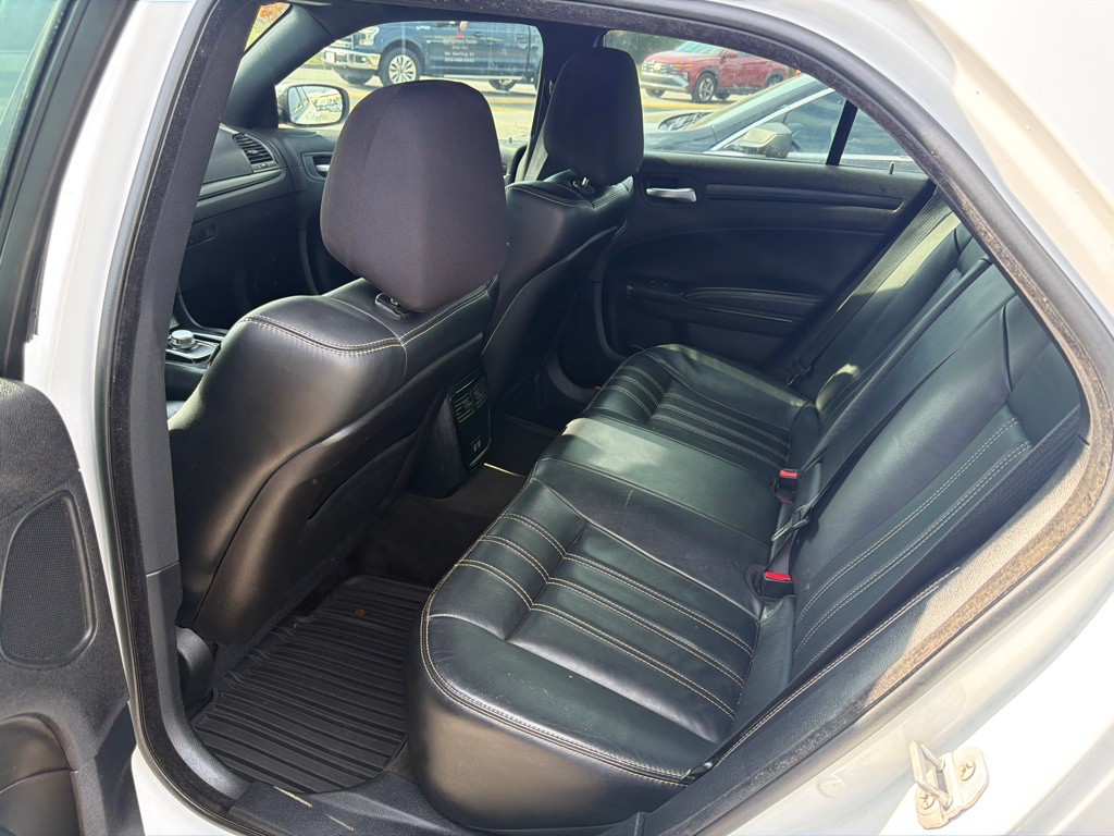 2015 Chrysler 300 Image 6