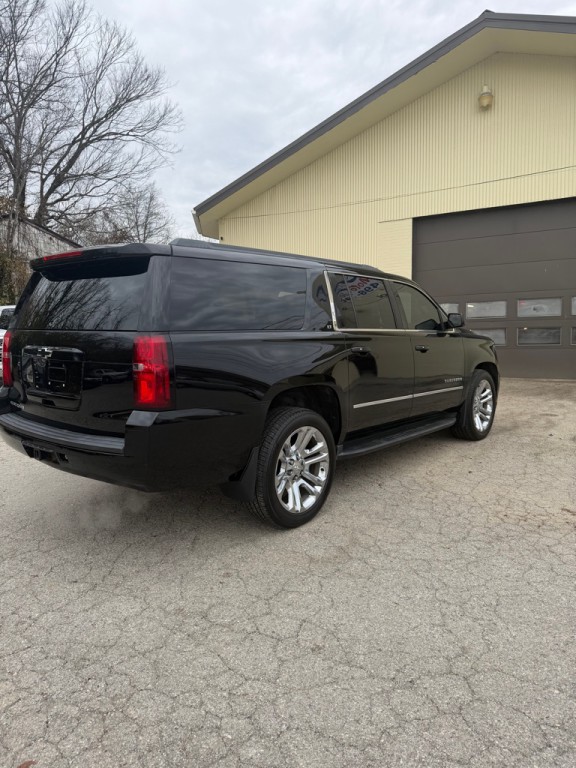 2016 Chevrolet Suburban Image 3