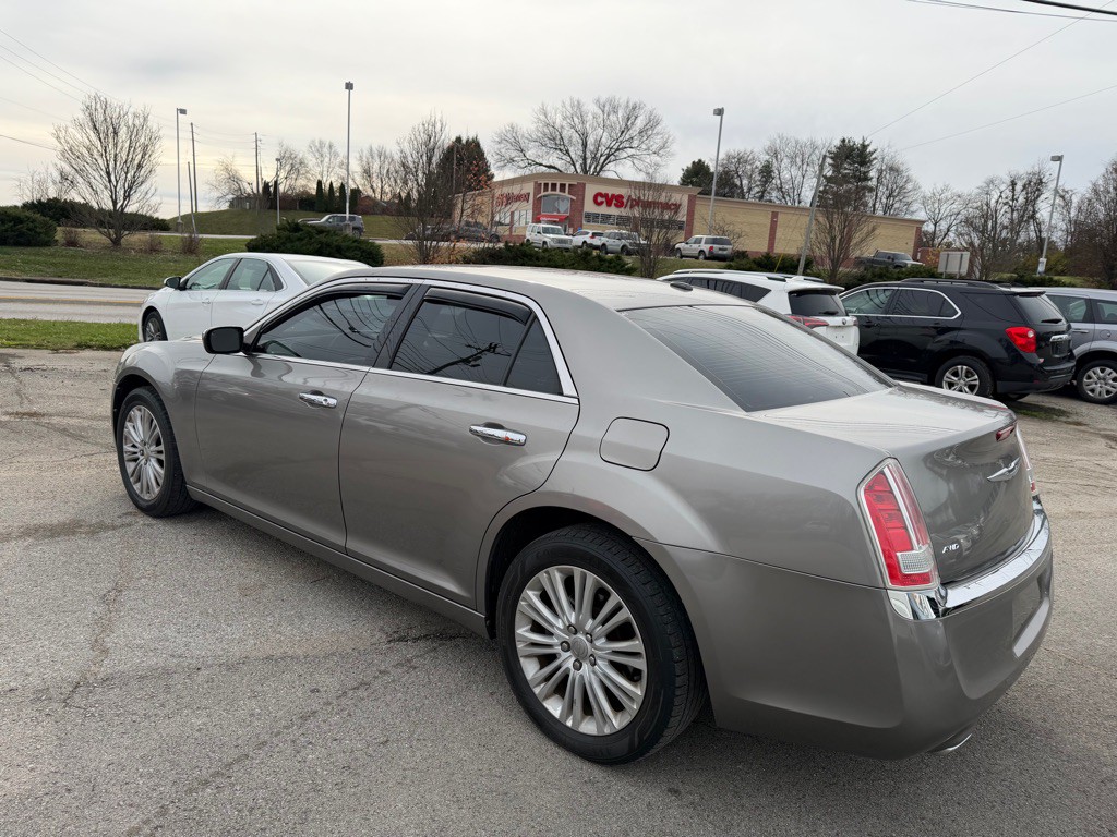 2014 Chrysler 300 Image 2