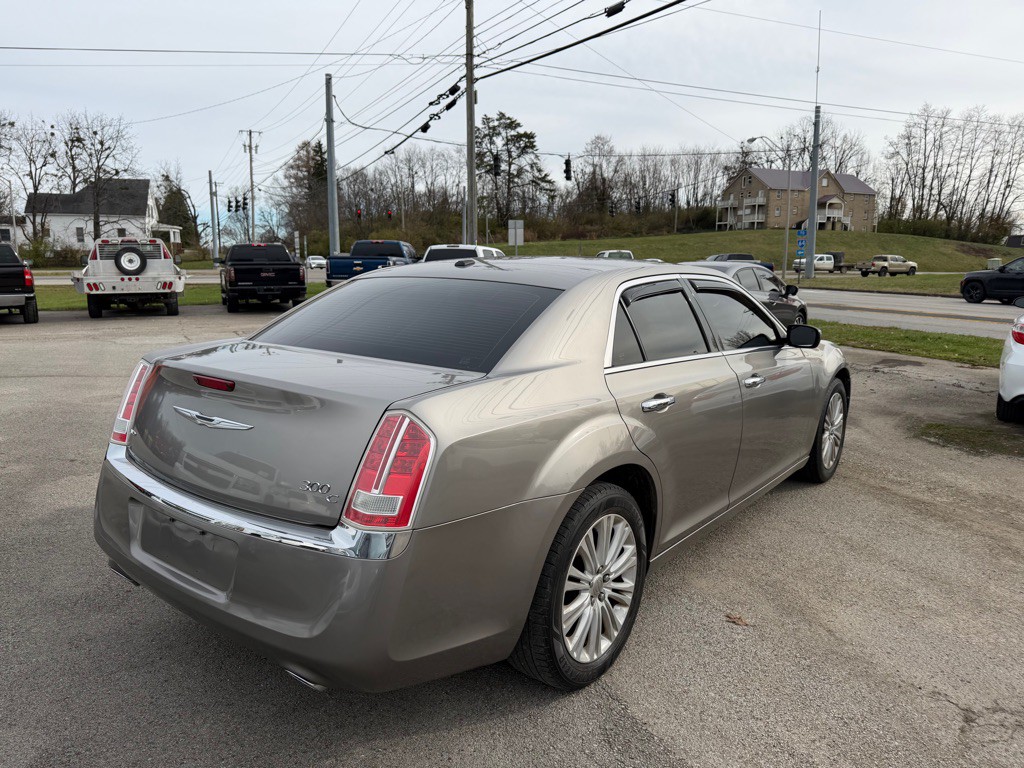 2014 Chrysler 300 Image 3