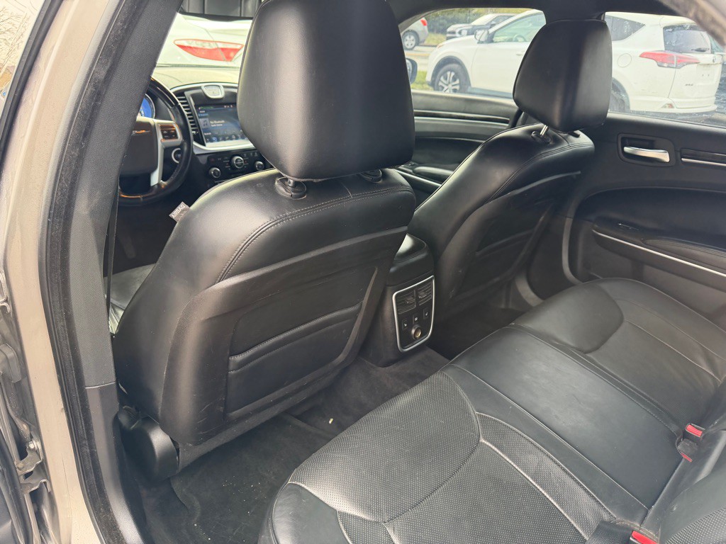 2014 Chrysler 300 Image 6