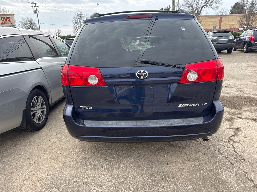 2012 Toyota Sienna Image 4