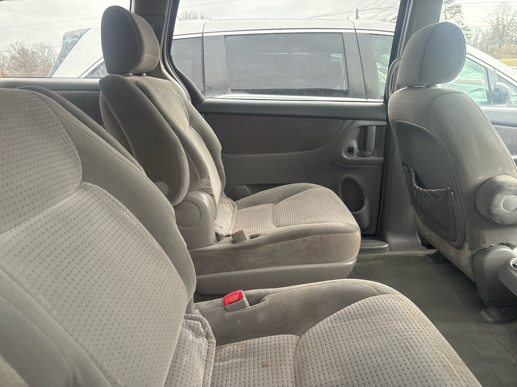 2012 Toyota Sienna Image 6