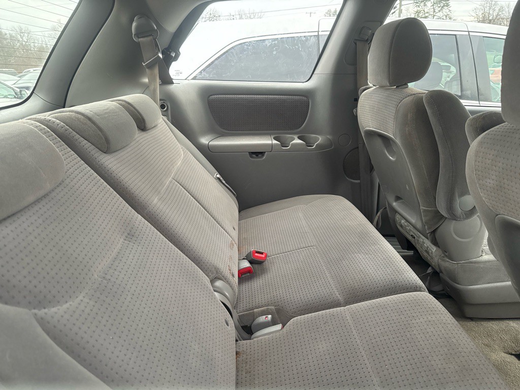 2012 Toyota Sienna Image 7