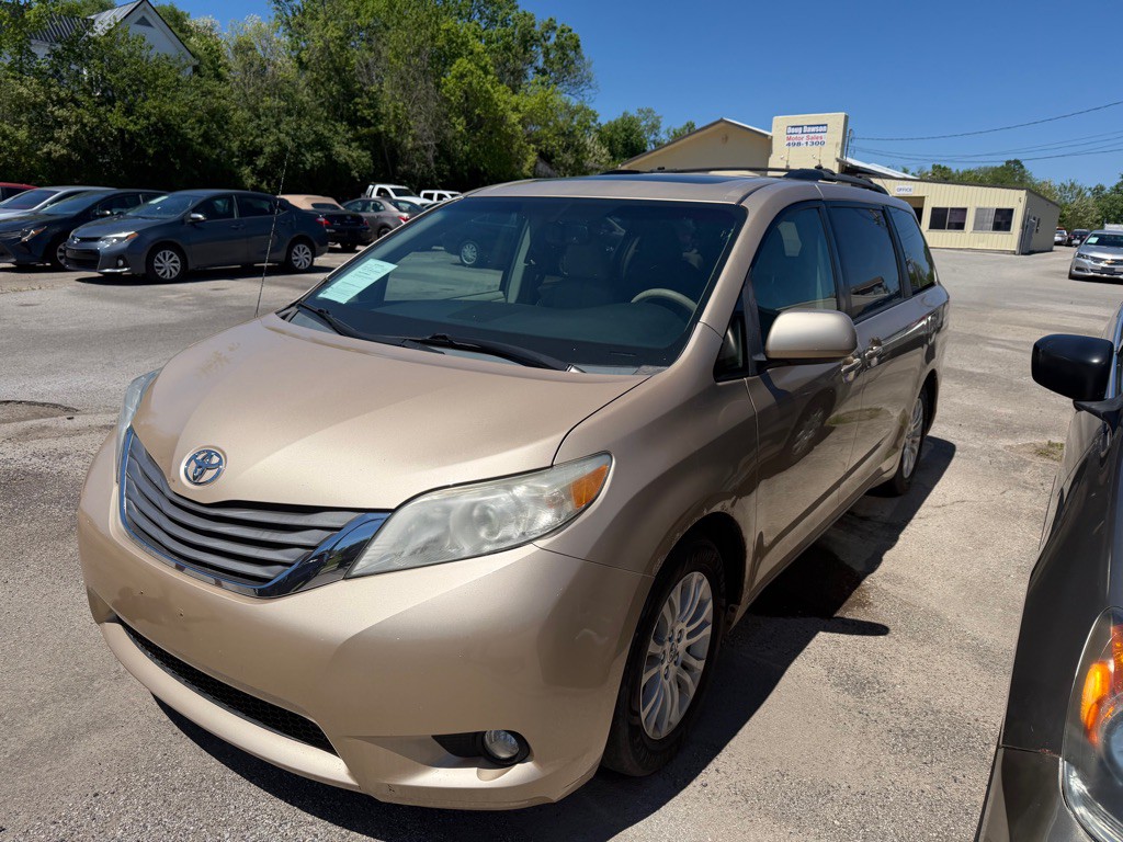 2012 Toyota Sienna Image 1