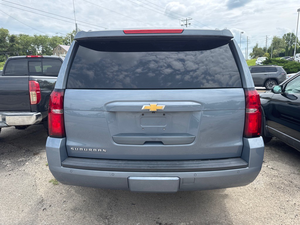 2015 Chevrolet Suburban Image 4