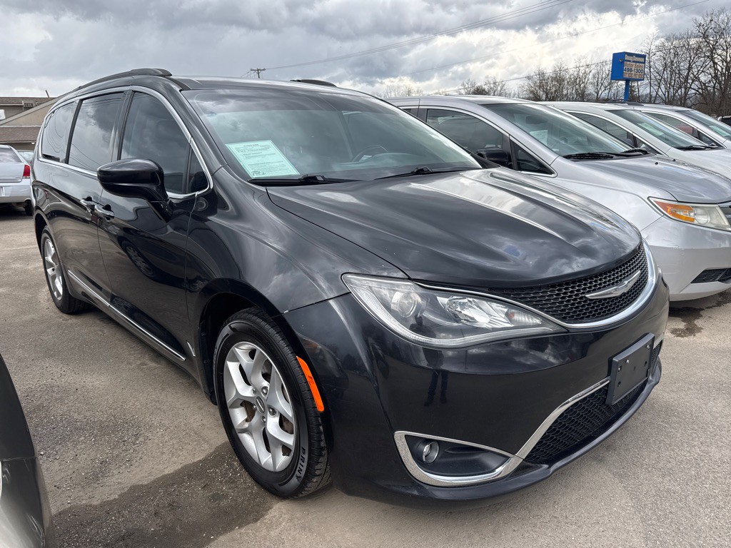 2017 Chrysler Pacifica Image 1