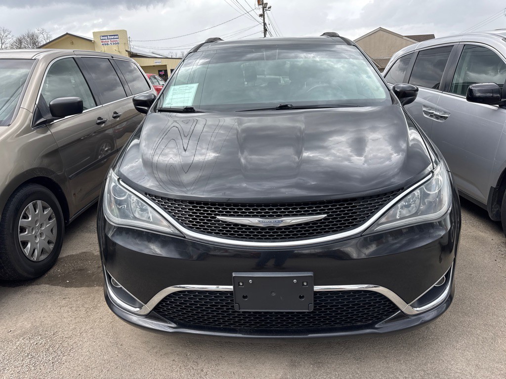 2017 Chrysler Pacifica Image 2