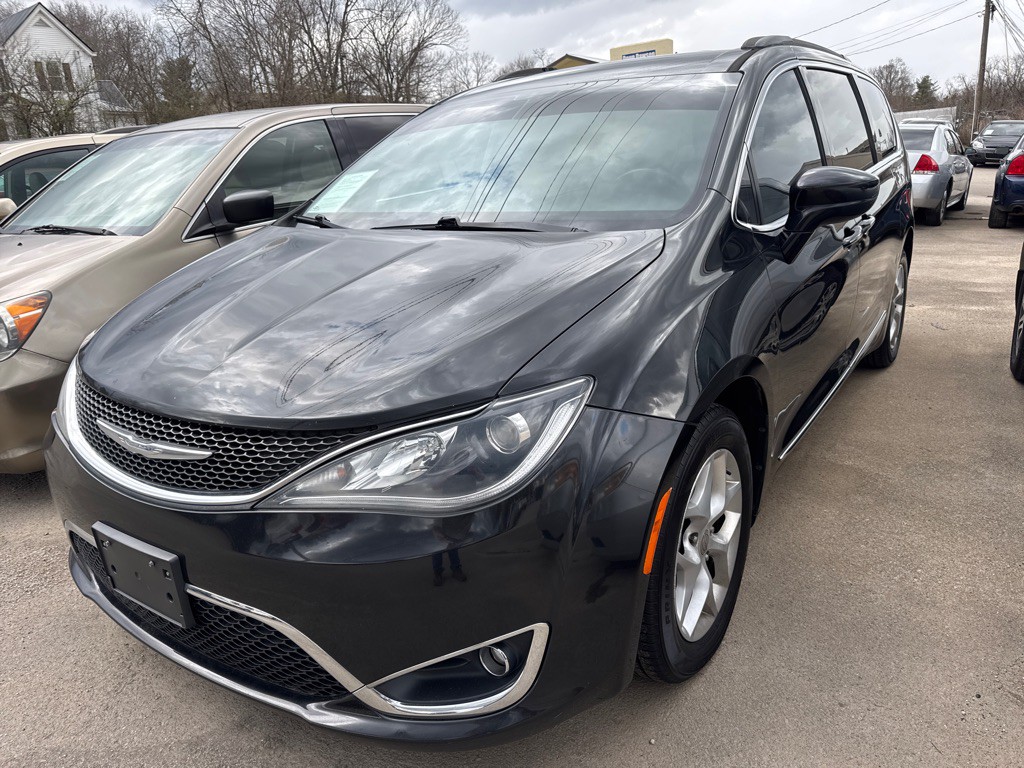 2017 Chrysler Pacifica Image 3