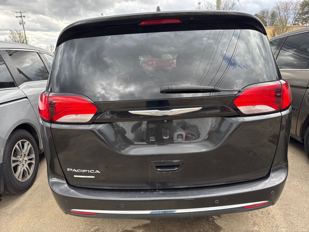 2017 Chrysler Pacifica Image 4
