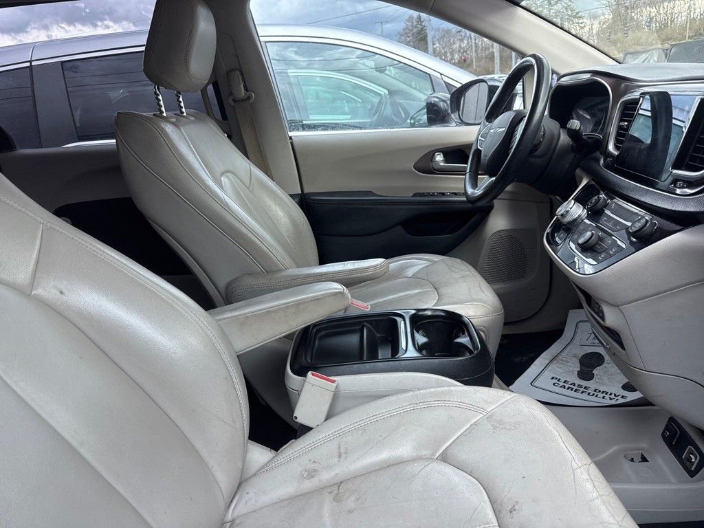 2017 Chrysler Pacifica Image 5