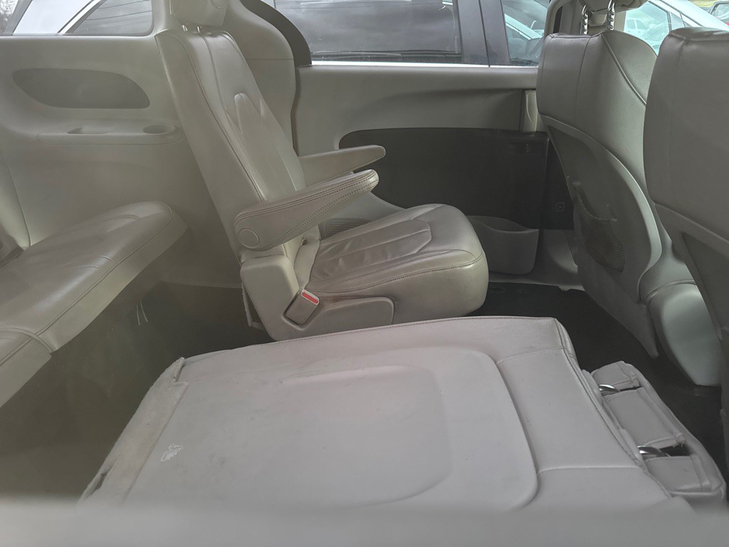 2017 Chrysler Pacifica Image 6