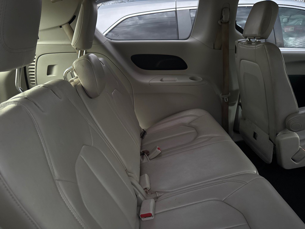 2017 Chrysler Pacifica Image 7