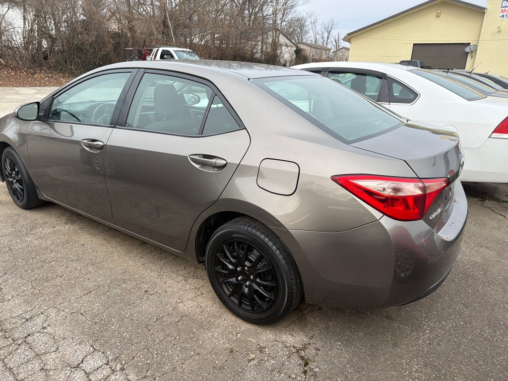 2018 Toyota Corolla Image 2