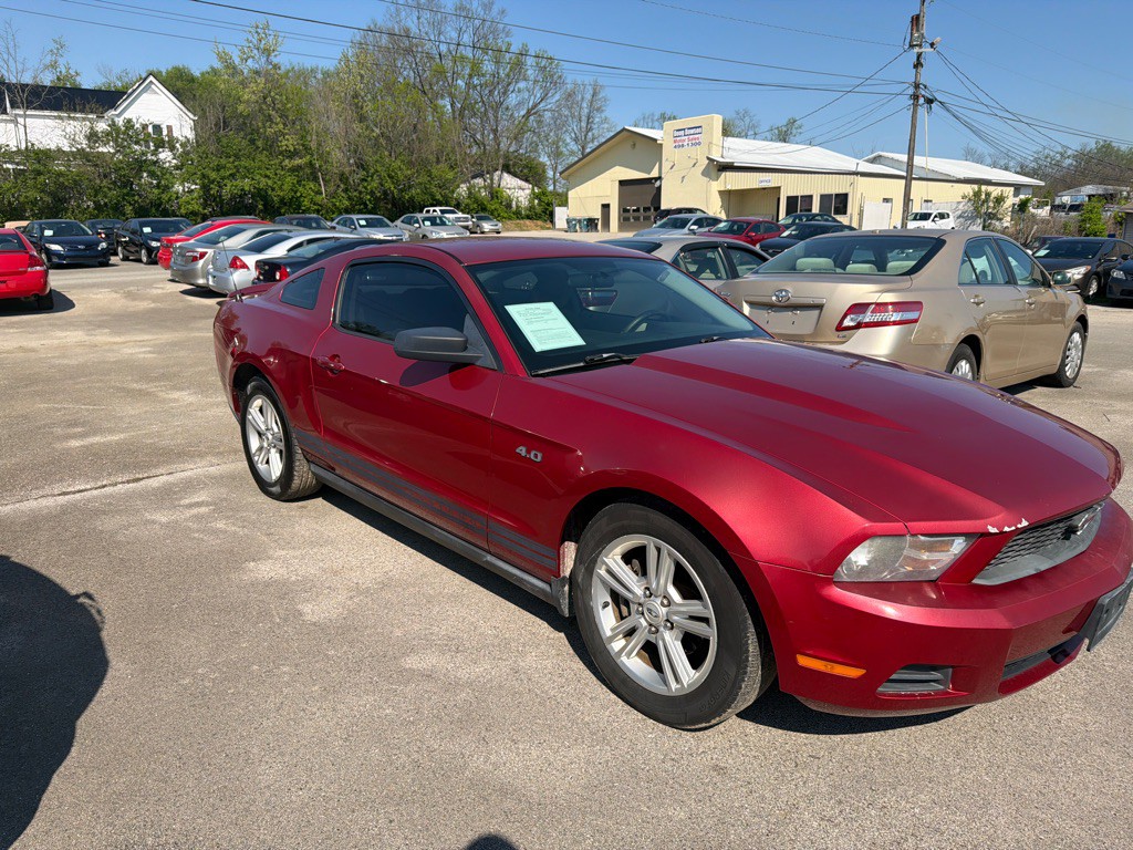 2010 Ford Mustang Image 2