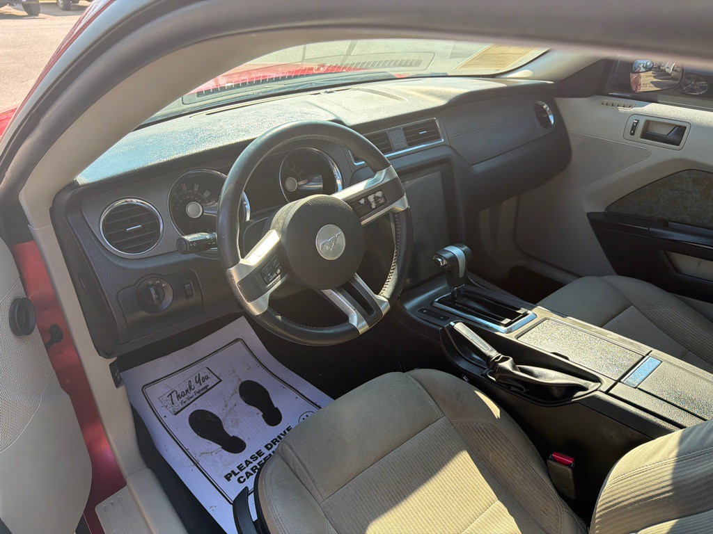 2010 Ford Mustang Image 5