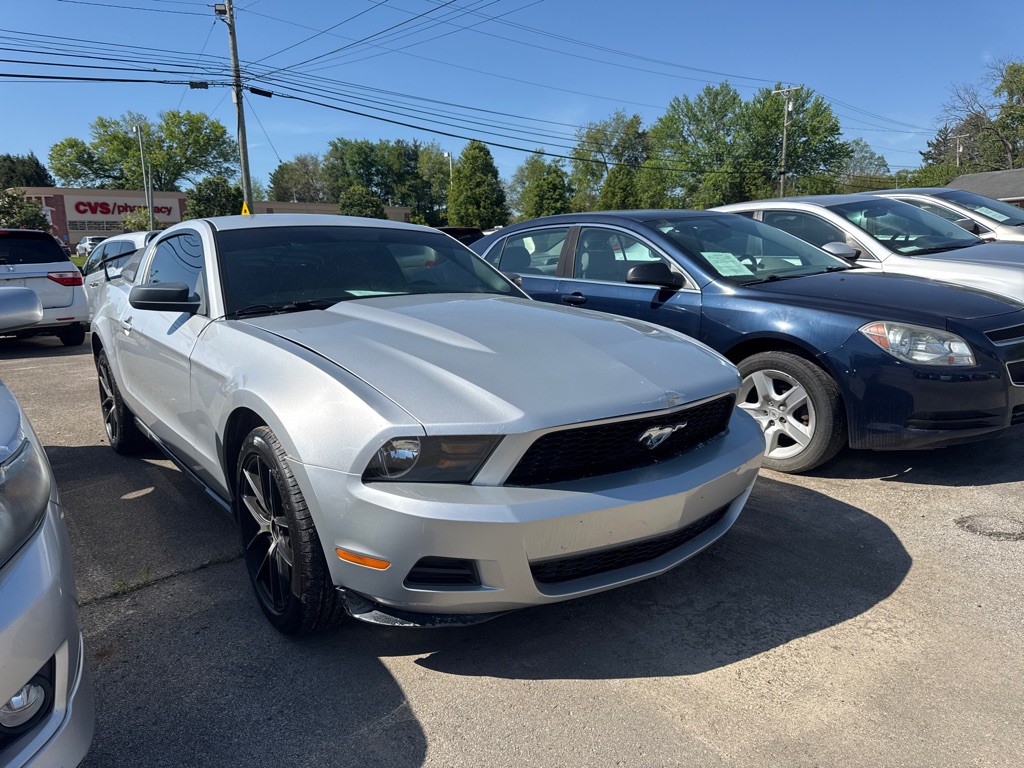 2010 Ford Mustang Image 1
