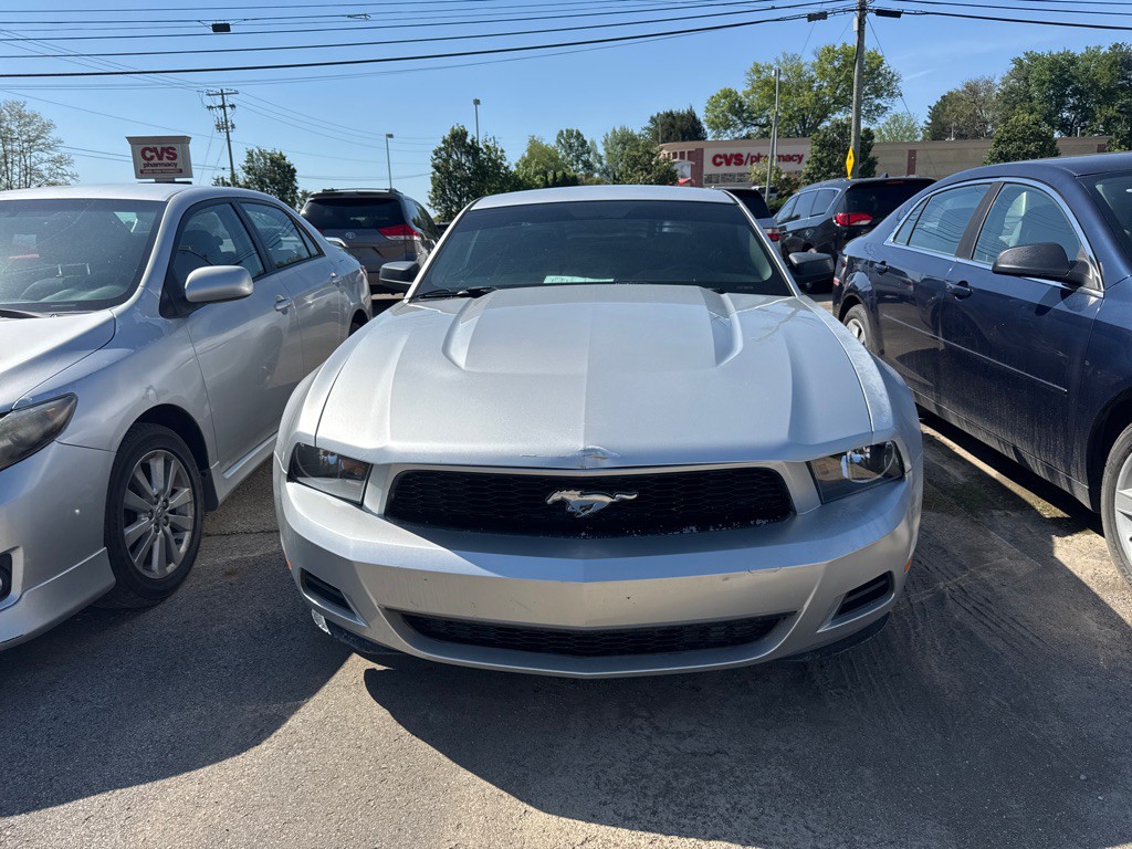 2010 Ford Mustang Image 2