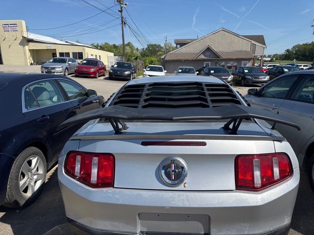 2010 Ford Mustang Image 4