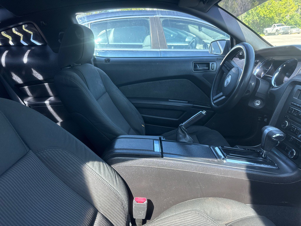 2010 Ford Mustang Image 5