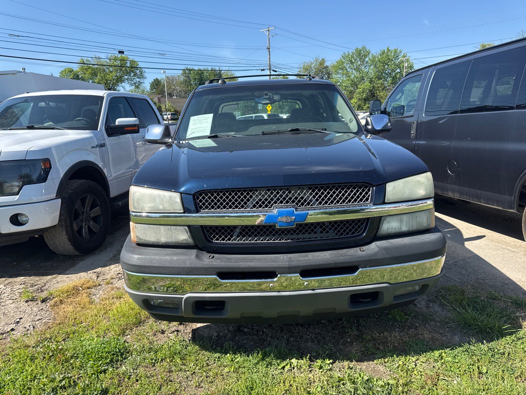 2005 Chevrolet Avalanche Image 2