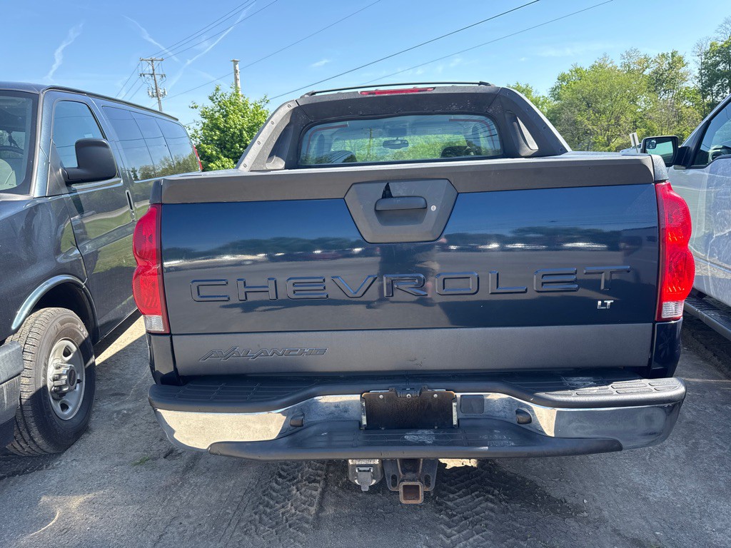 2005 Chevrolet Avalanche Image 4